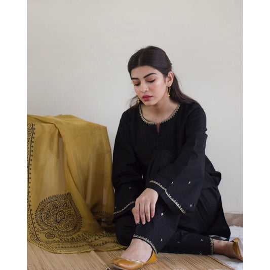 HANA - 3PC DHANAK UNSTITCH EMBROIDERED SUIT HR-171