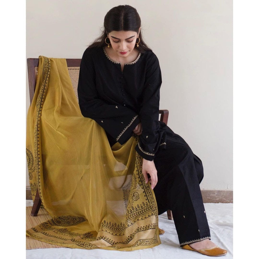 HANA - 3PC DHANAK UNSTITCH EMBROIDERED SUIT HR-171