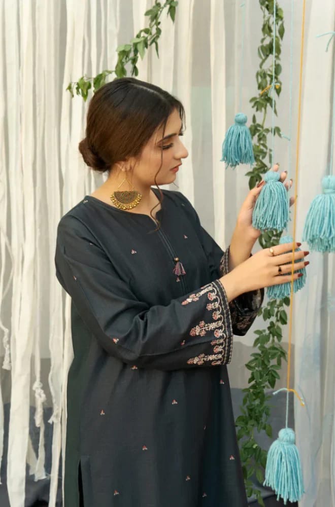 URGE - 3PC DHANAK UNSTITCH EMBROIDERED SUIT HR-186